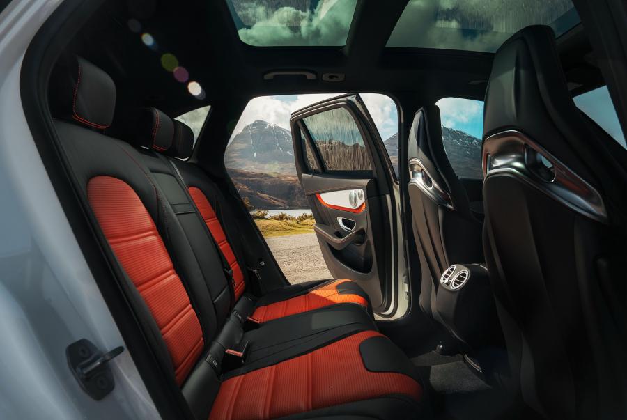 Интерьер Mercedes-AMG GLC63 S 4Matic+ (X253) 2017 года  (UK) (фото 28 из 40)